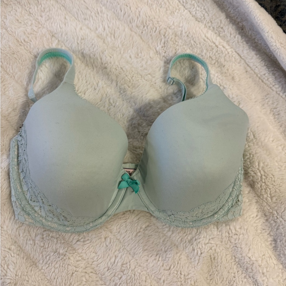 Victoria's Secret Light Green Lace Bra